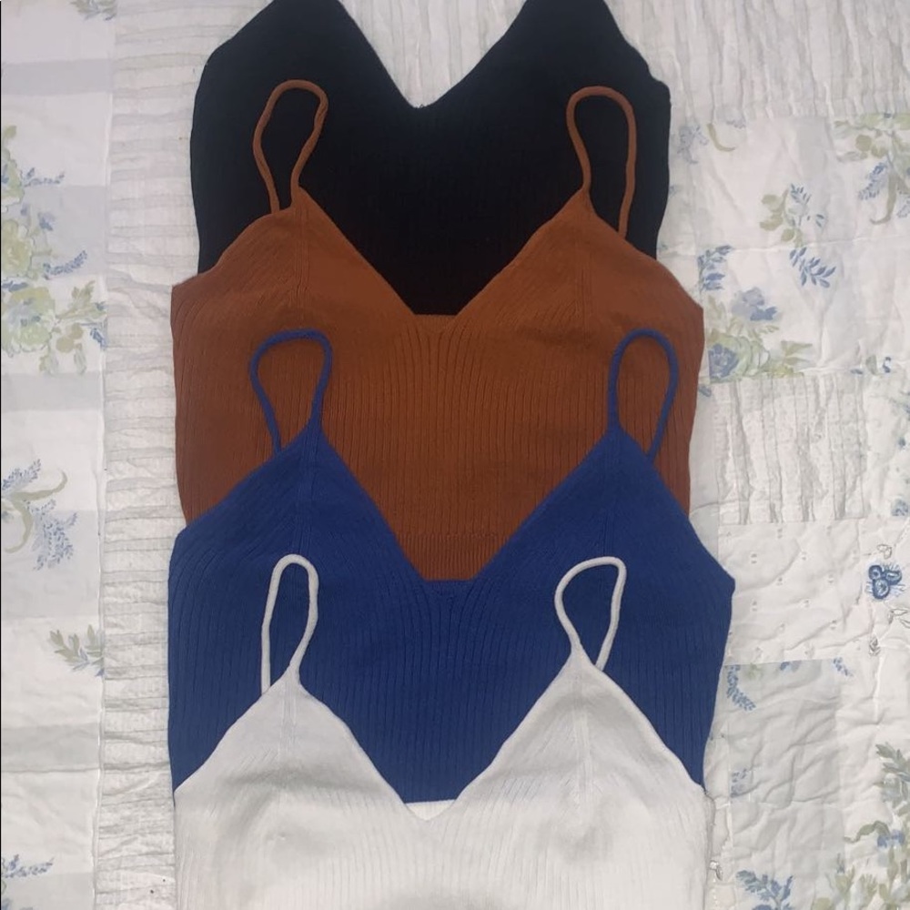 This set includes 4 cropped tank tops